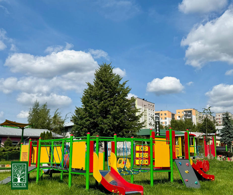 Plac zabaw na osiedlu Westerplatte w Tarnowie, po zakończeniu prac